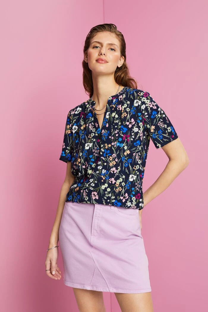 ESPRIT Florale Bluse Mit Geschlitztem Ausschnitt 1 ESPRIT Florale Bluse Mit Geschlitztem Ausschnitt
